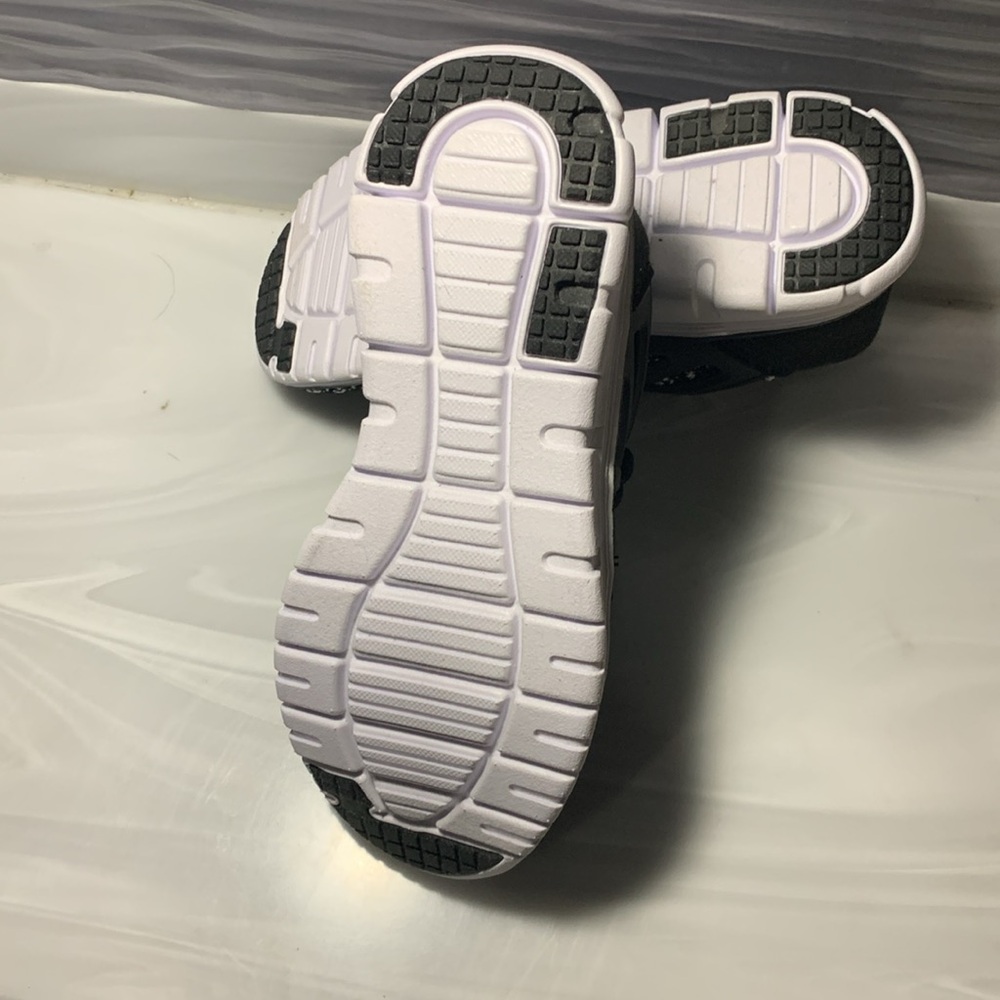 LA Gear Live active Brody Tennis Shoes NEW Size Child’s 1 Black/White VERY RARE - Picture 6 of 8